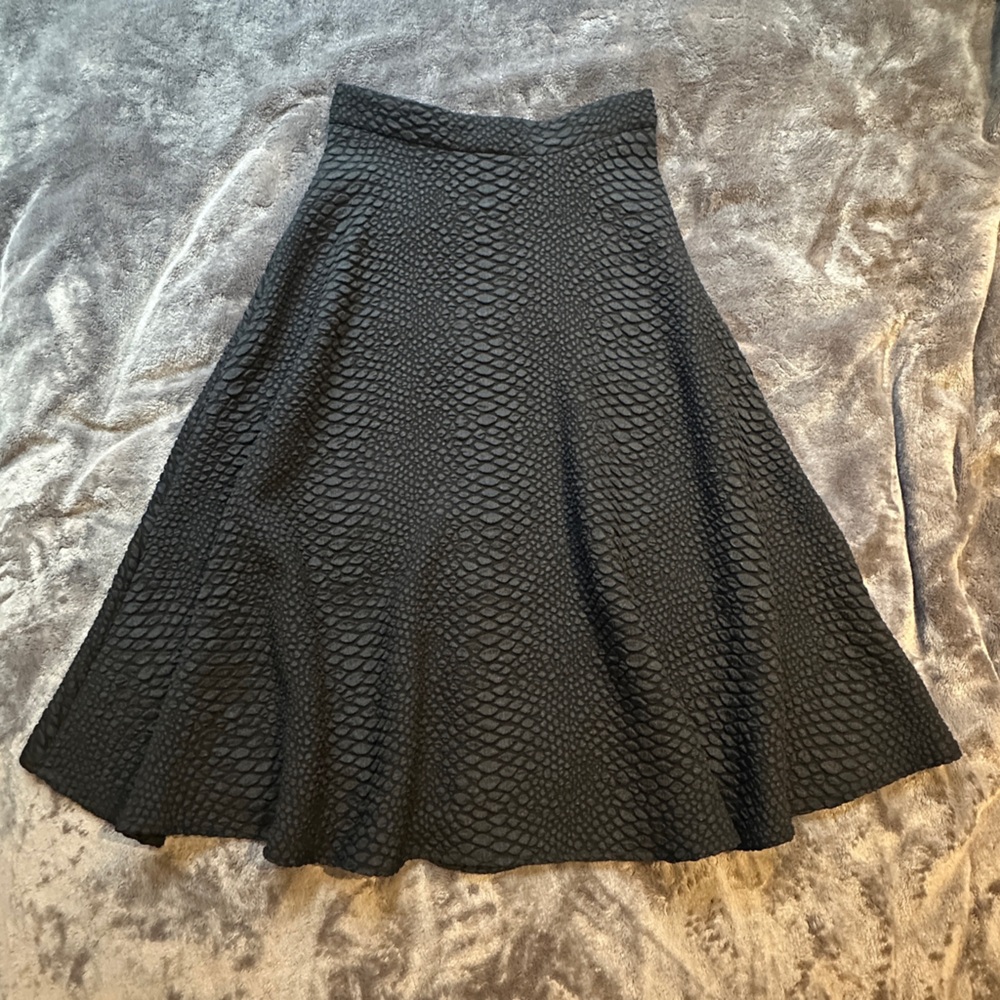 Black High Waist Skirt Midi Circle Textured Fabric Swing XS Small EUC Chic Light
